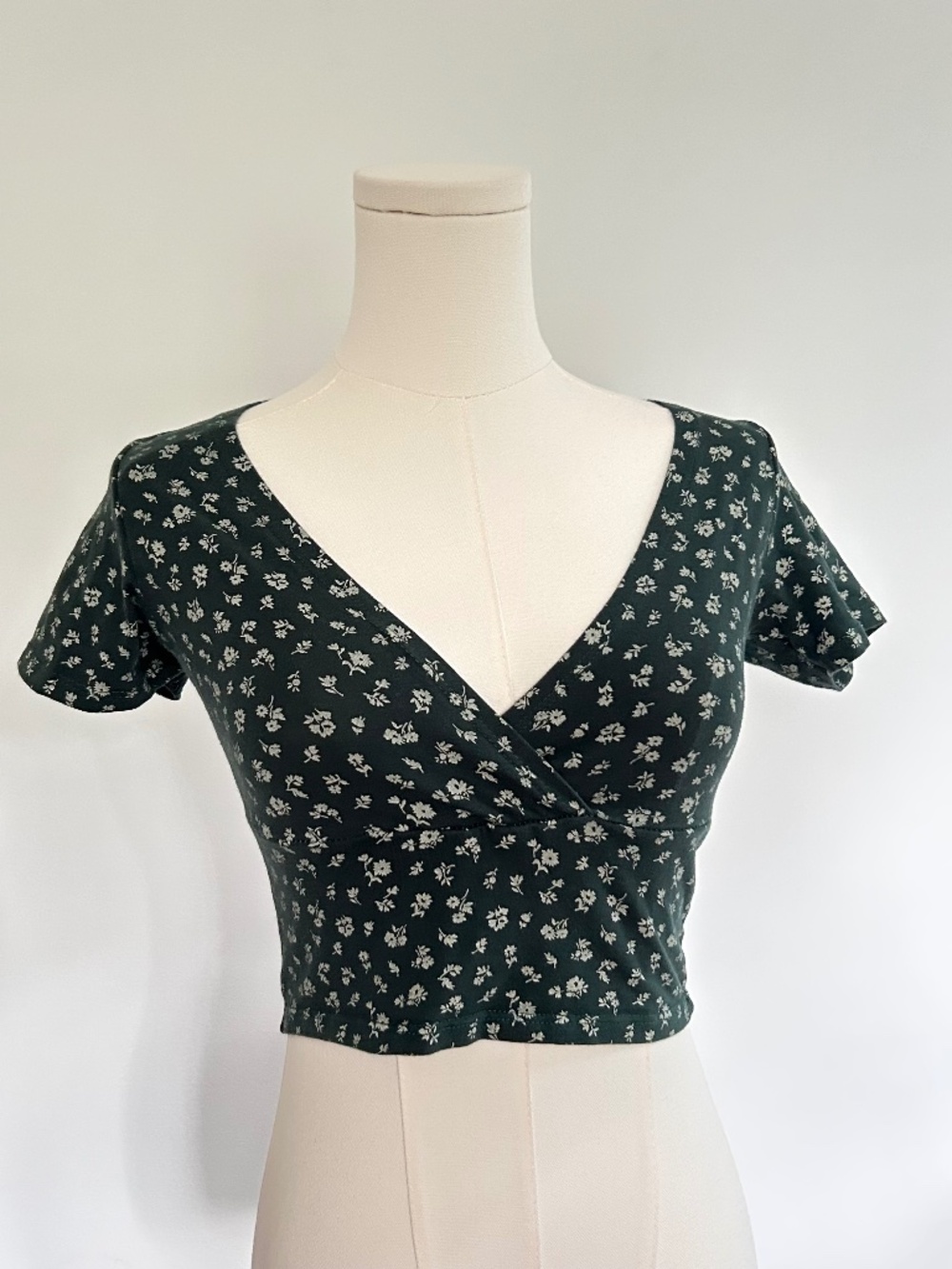 Brandy Melville Y2K Crop Top One Size Micro Floral Crossover‎ Coquette V Neck